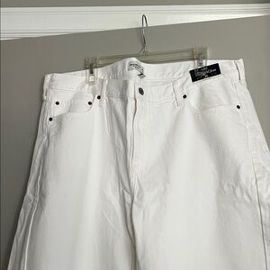 Abercrombie & Fitch White Barrel Leg Jeans